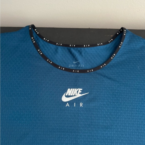 Nike Air Dri-Fit Crop Top - Picture 4 of 4